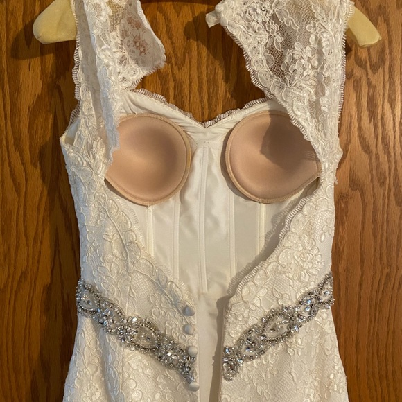 Wedding Dress - Picture 4 of 9